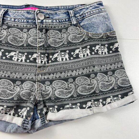 Tinseltown Denim Couture Women’s Size 12 Demin Boho Elephant Print Jean Shorts - Picture 5 of 8